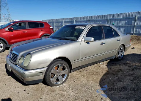 1996 Mercedes-Benz E 320 из США, поврежденный, VIN WDBJF55FXTJ010822